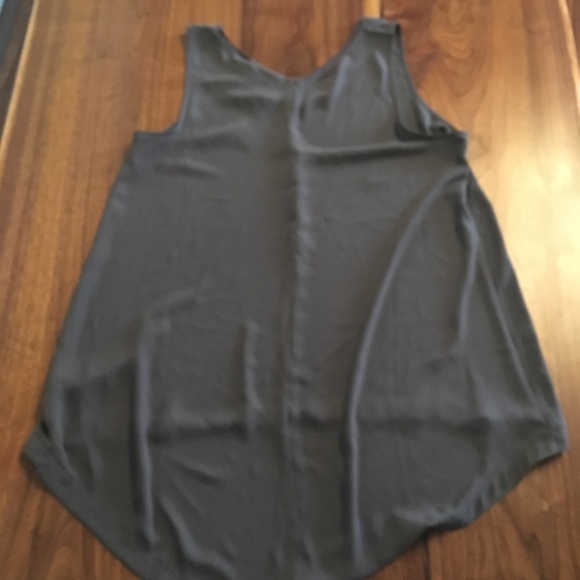 Gray tank - Picture 3 of 3
